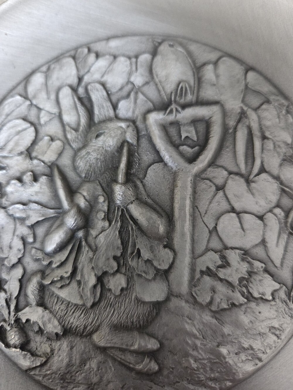Peter Rabbit Schmid Pewter Plate Numbered - Picture 3 of 8